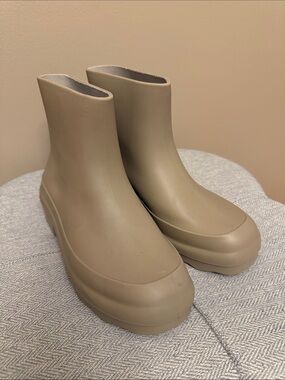 Vince Nia Rain Boots,